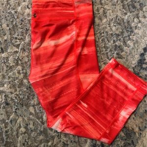 Under Armour 3/4 length leggings in coral tie dye